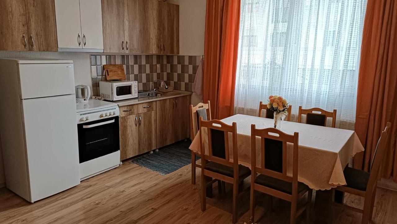 City Park Apartments Pristina Buitenkant foto