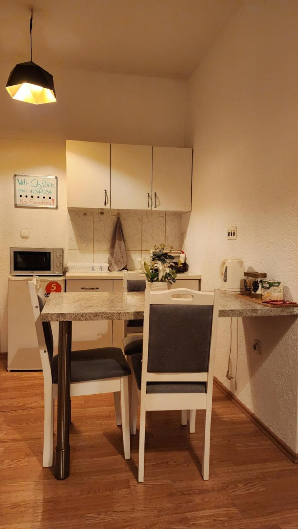 City Park Apartments Pristina Buitenkant foto